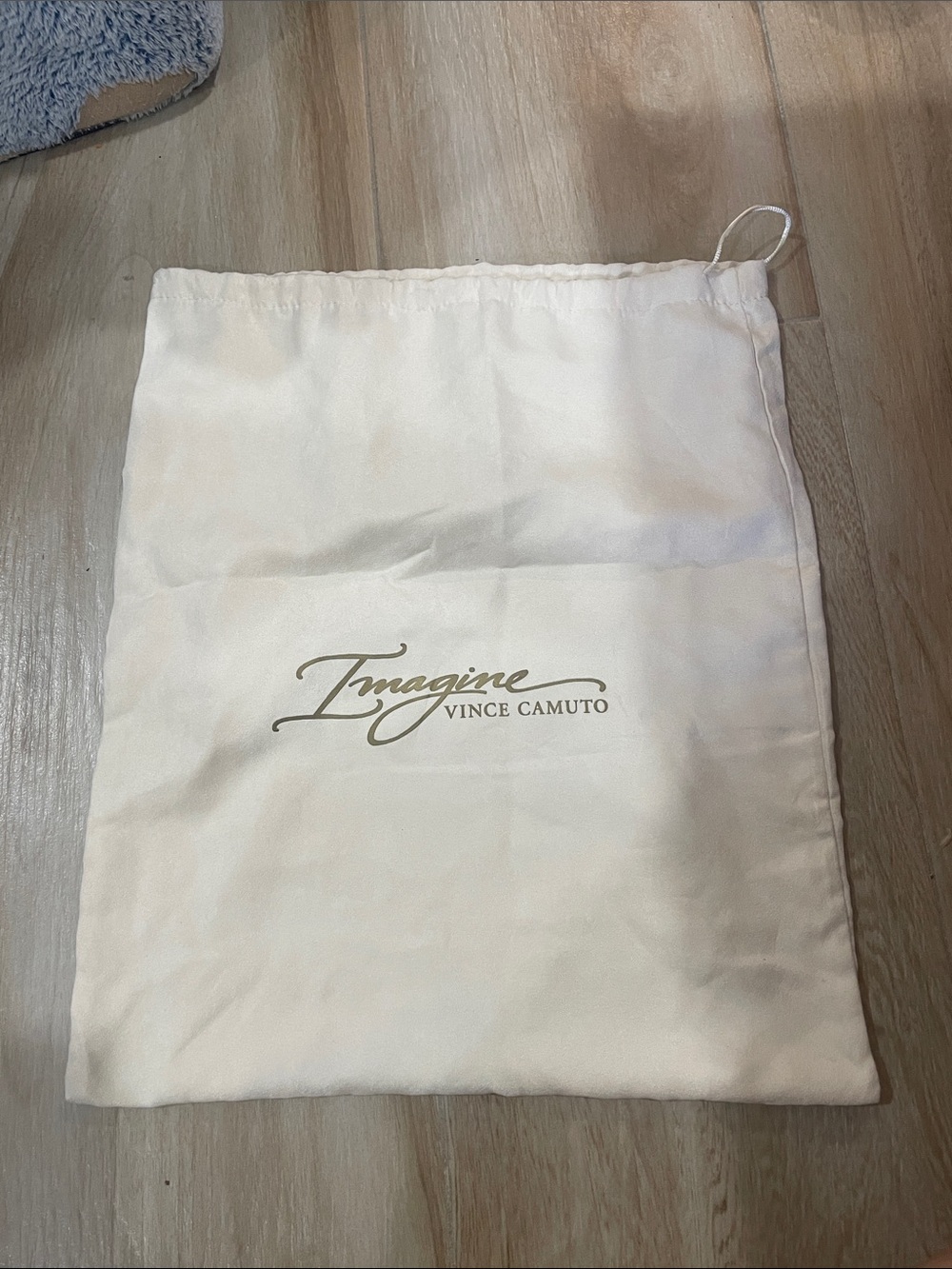 Vince Camuto Cream Drawstring Logo Dust Bag
